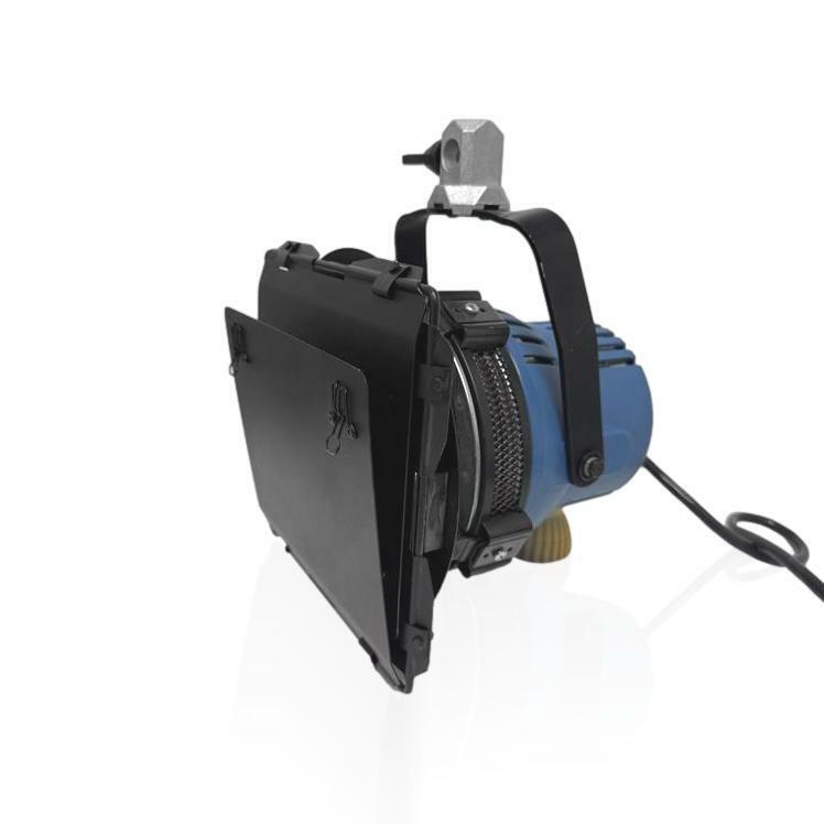 ARRI Studio Fresnel 1000W Tungsten Light Manual Focus G22 Socket - IT Resale